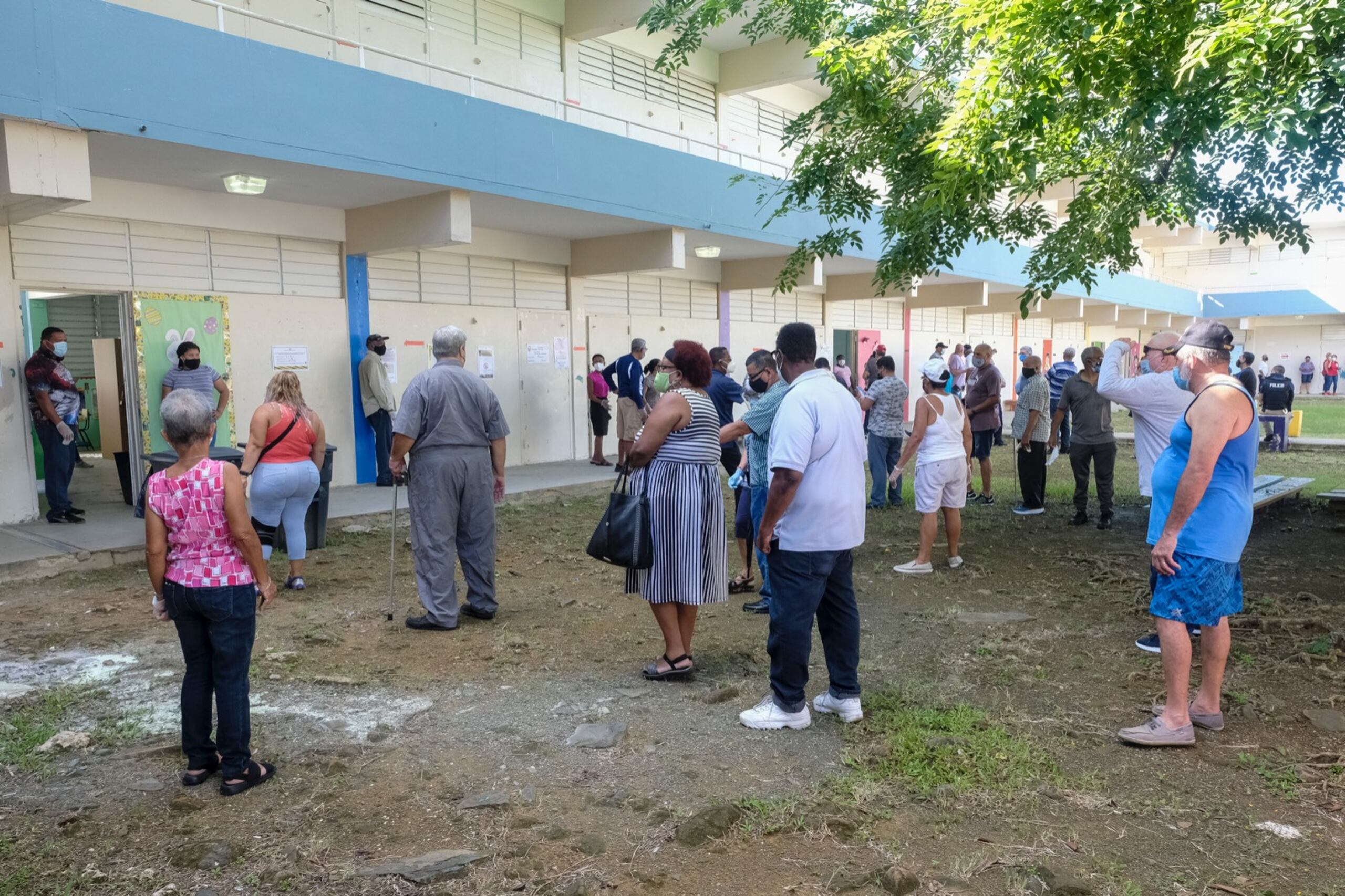 La fila en los colegios del PNP eran significativamente mayor a los colegios del PPD en la escuela Guillermina Rosado de Loíza.