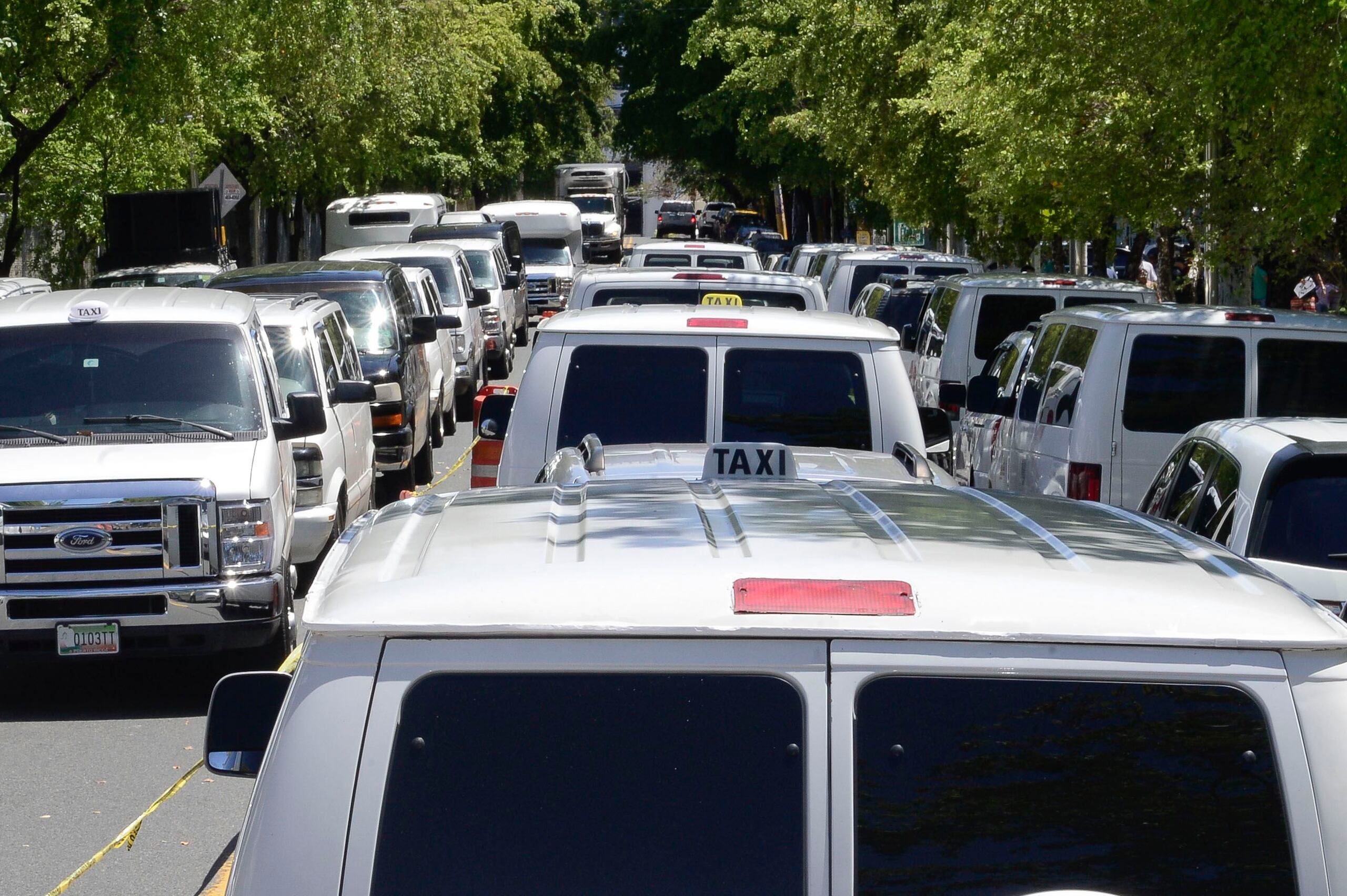 La comunicación de Fortaleza indicó que durante el día de hoy, los transportistas turísticos se encuentran llevando a cabo un cese de servicios que ha menoscabado la disponibilidad de transportación.