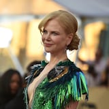 Nicole Kidman desfila para Balenciaga y desata memes por su vestido