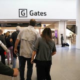 Hombre hiere a pasajeros en aeropuerto de San Francisco