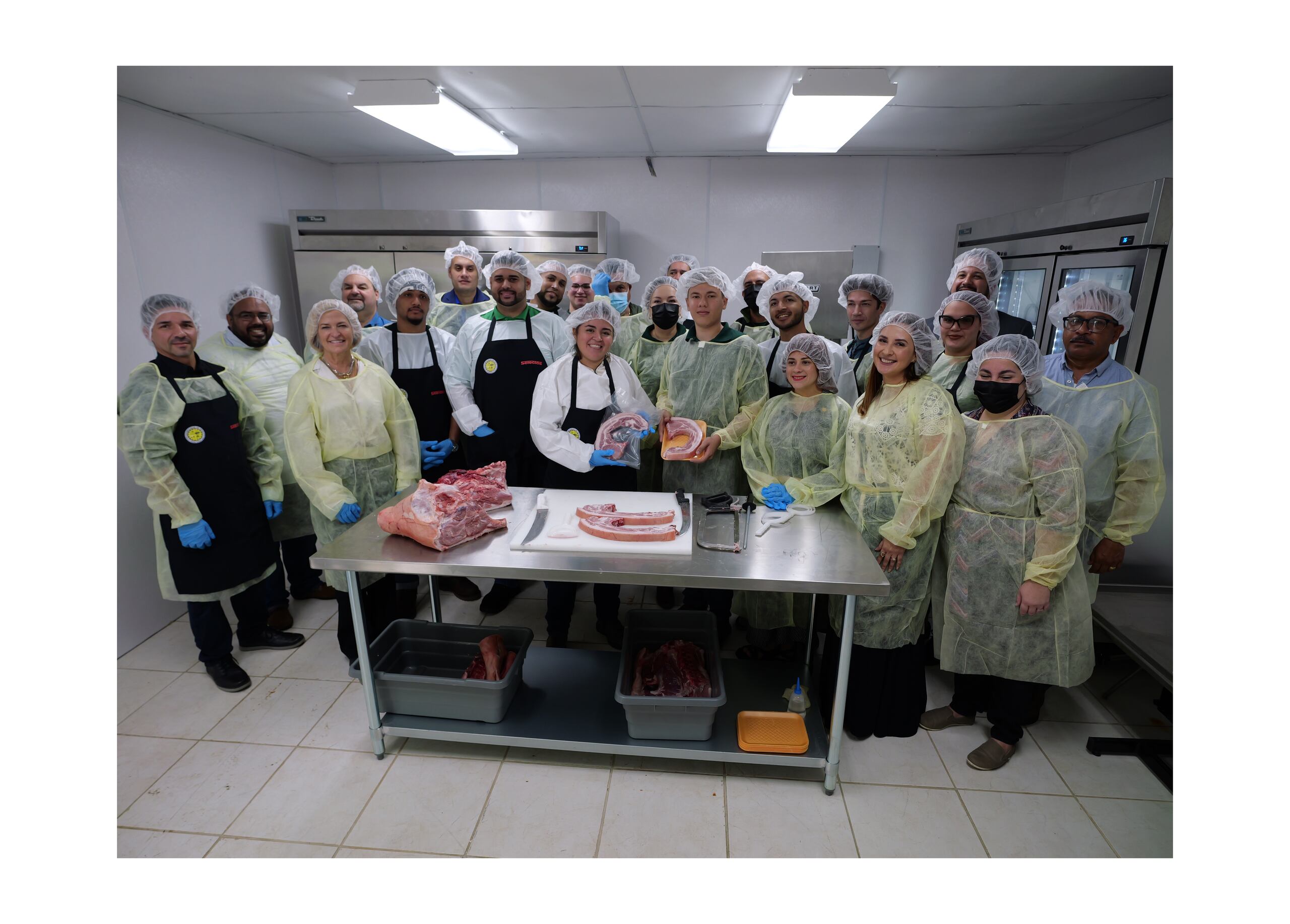 En colaboración con el Departamento de Educación, supermercados Selectos retomó la creación del Programa de Cortes y Confección de Carnes (tablajería).