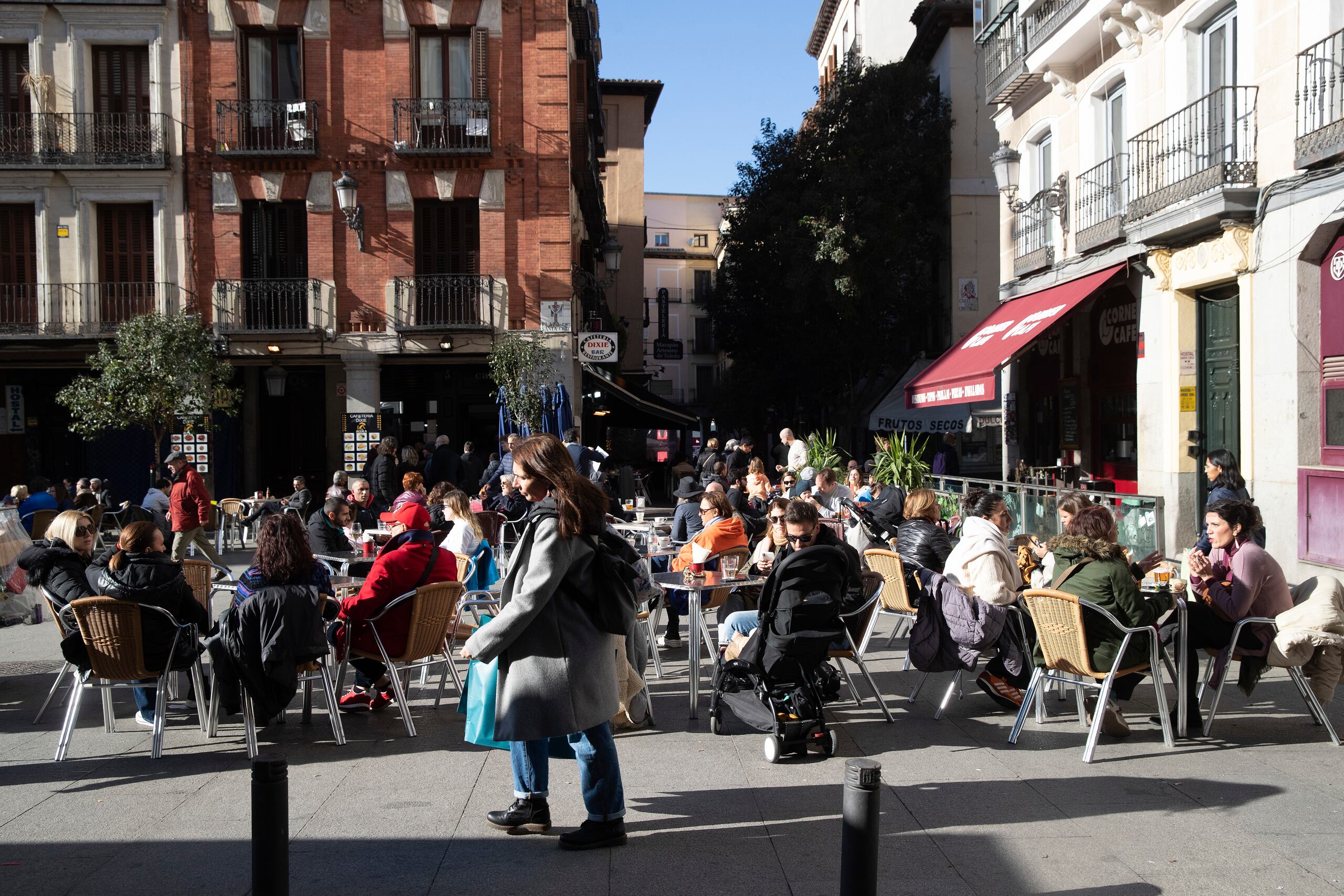 Europa lleva menos de 15 días de invierno, pero buena parte del continente ha comenzado el año con temperaturas más propias de la primavera, desde Bilbao, al norte de España, con 25 grados, hasta Moscú, con 5 grados de día y 6 por la noche, que pueden parecer pocos, pero que no se habían visto en estas fechas desde que hay registros, en 1879. EFE/ J.P.Gandul