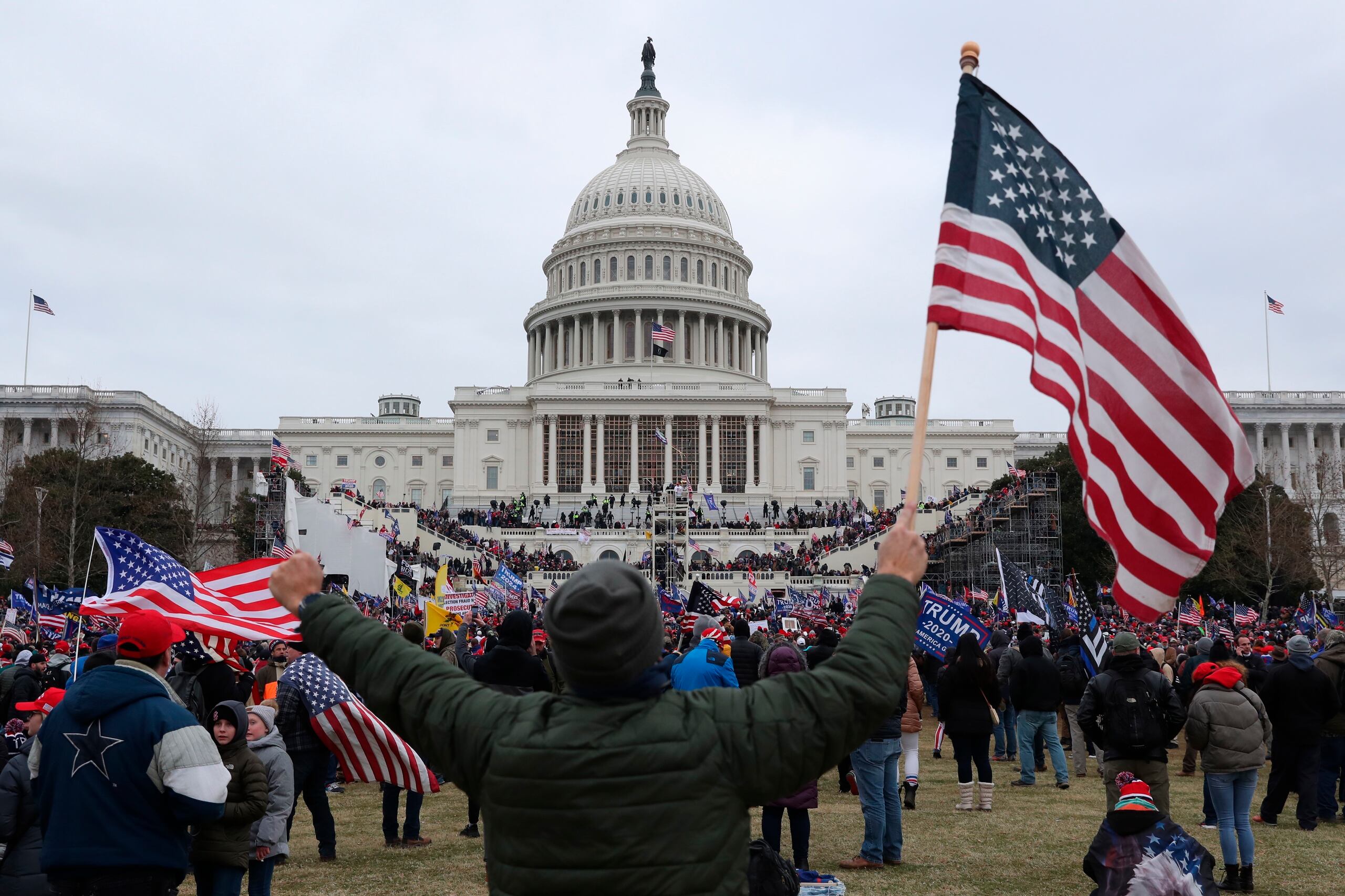 Manifestantes a favor de Donald Trump irrumpen en el Capitolio de los Estados Unidos el 6 de enero de 2021 en Washington.