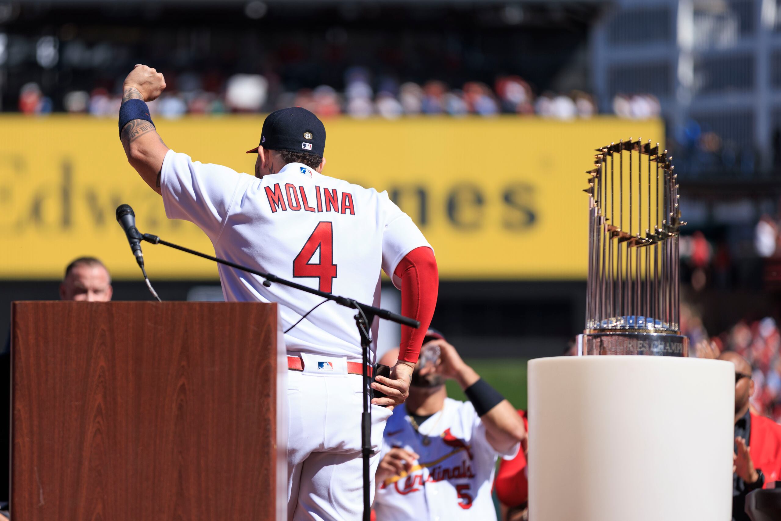 La fundación Yadier Molina M4 donará boletos para el partido de Juncos en Corozal este sábado.