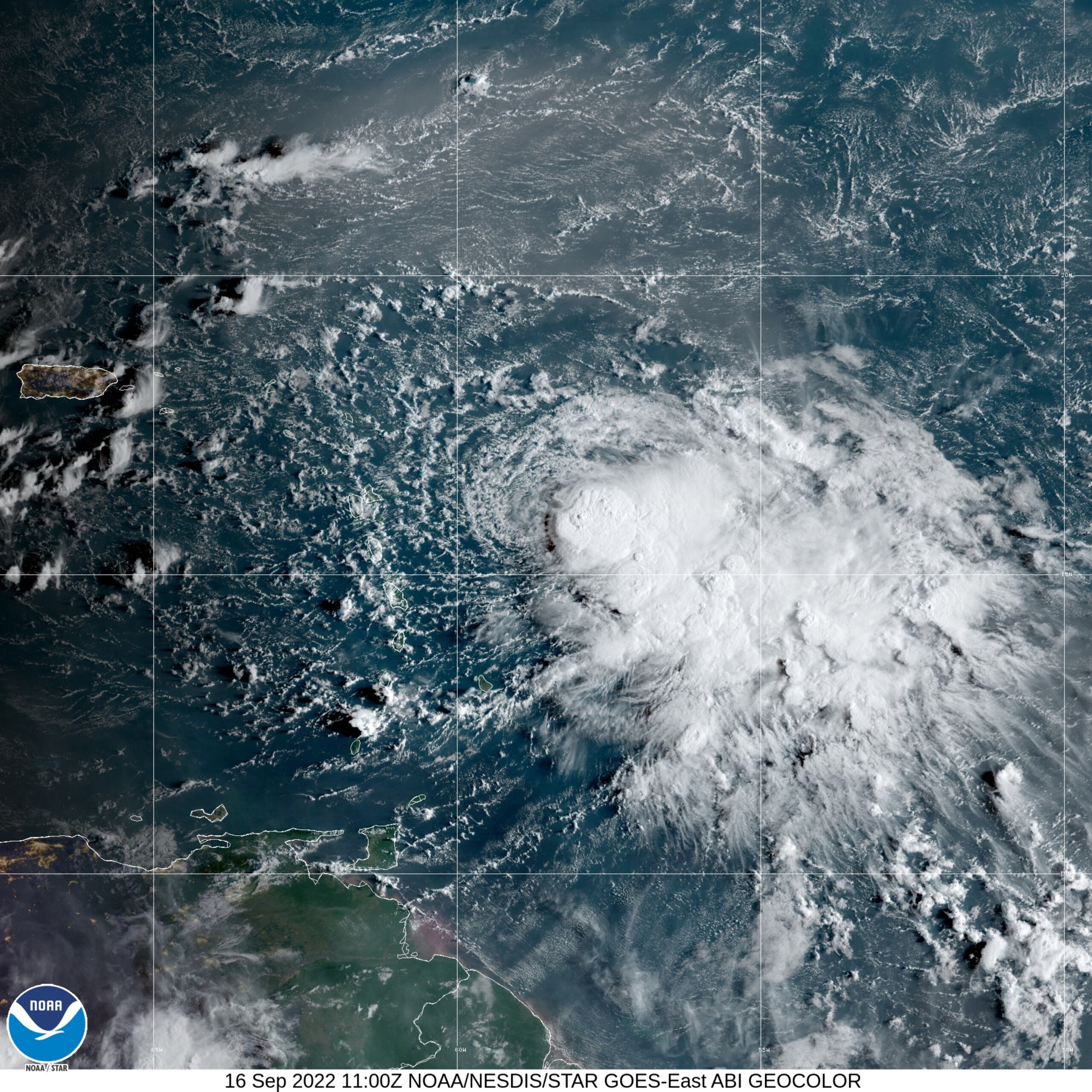 Imagen de satélite de la tormenta tropical Fiona al este de las Antillas Menores el 16 de septiembre de 2022.