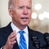 Biden arremete contra las leyes transfóbicas en el Día de la Recordación Trans