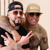 Wisin y Yandel reparten juguetes con los Criollos en Caguas