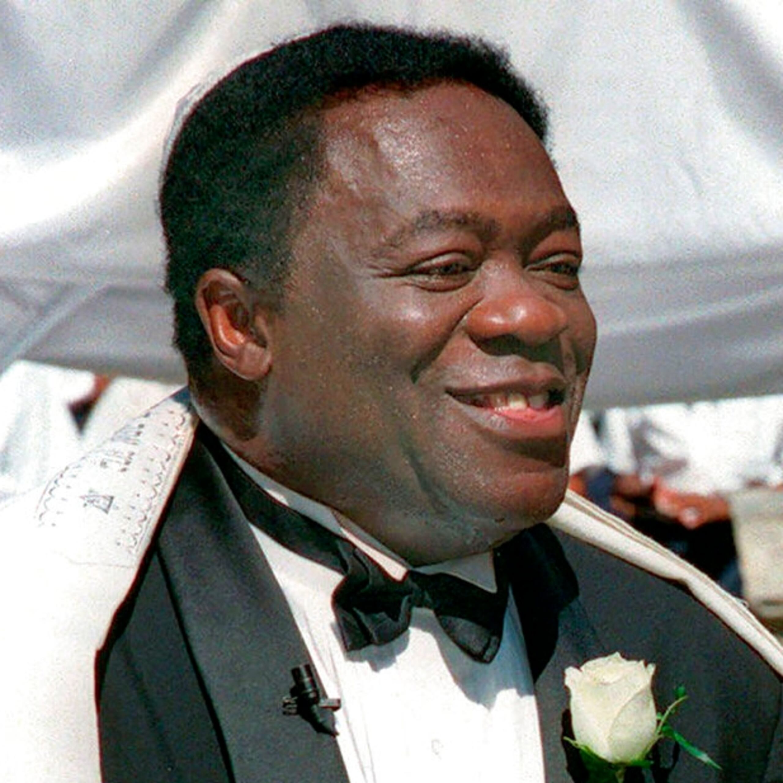 El actor Yaphet Kotto el día de su boda en Baltimore, Maryland, el 12 de julio de 1998.