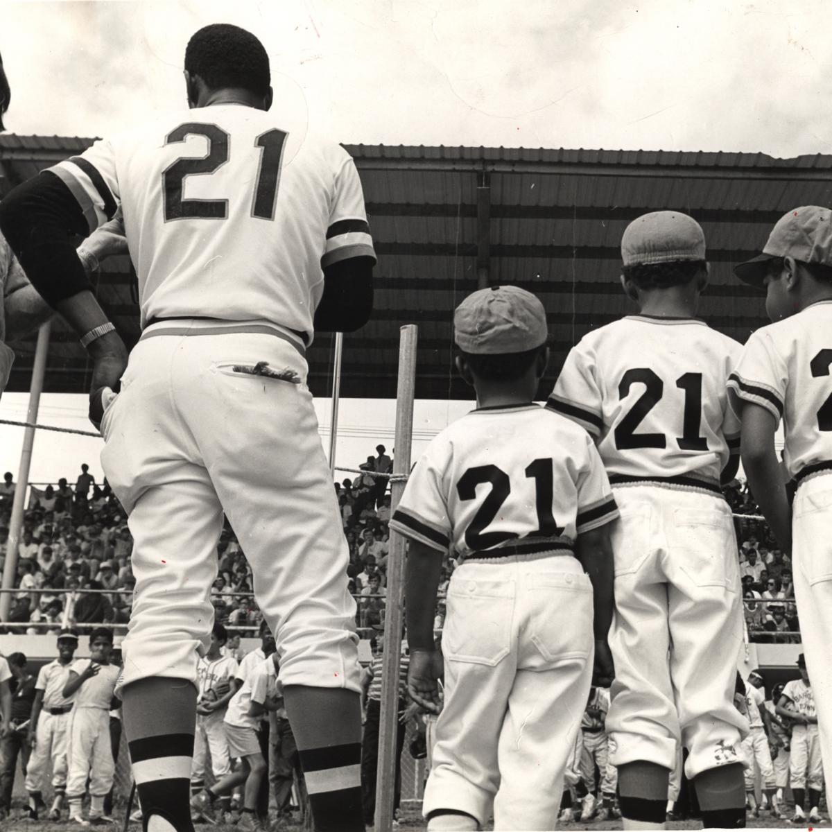 La LAI retira el #21 de Roberto Clemente en el béisbol universitario –  Diálogo UPR