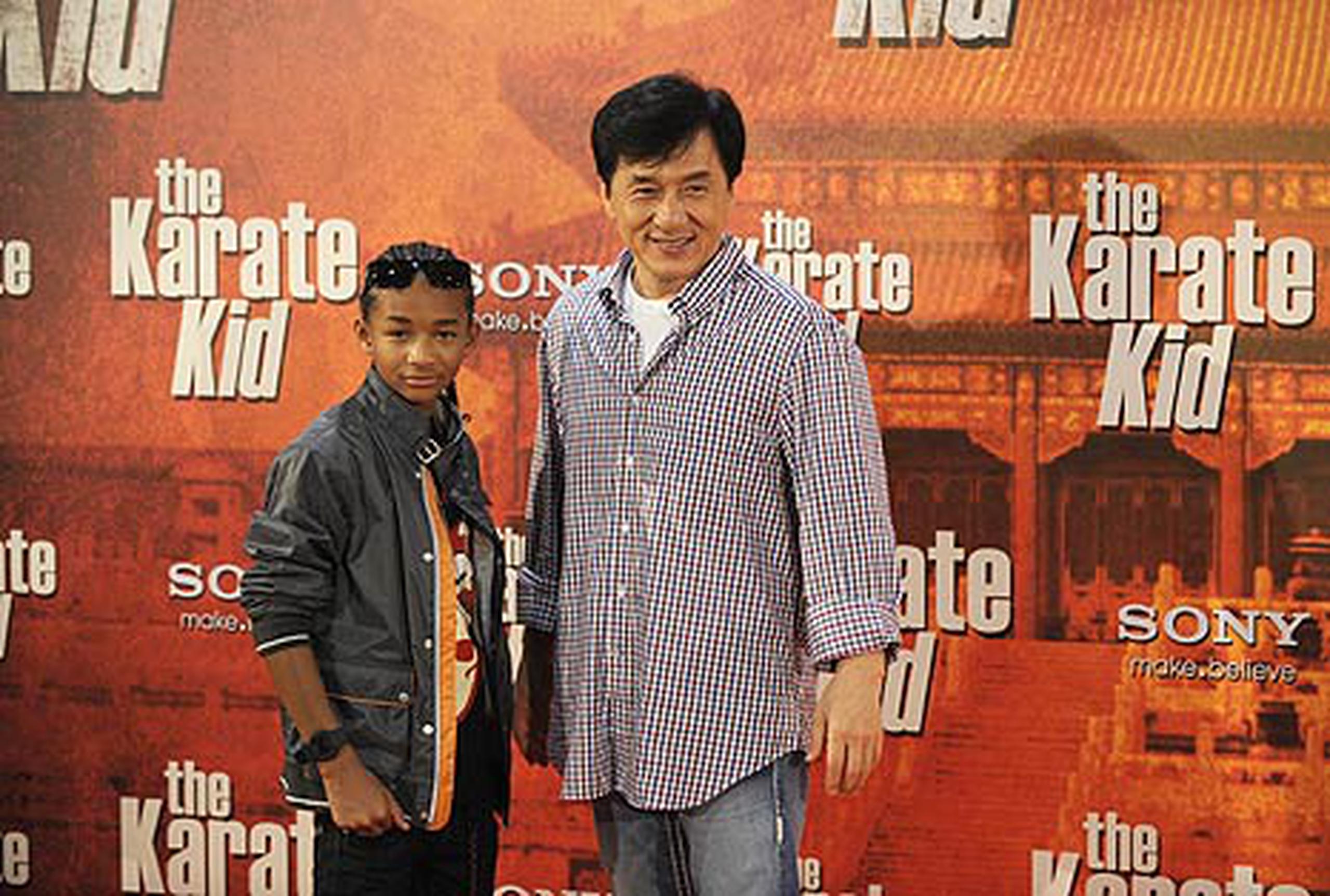 Jaden Smith se sumó a la ronda de piropos que recibió Jackie Chan, que en esta ocasión no luce tanto en las escenas de acción como en la explicación teórica de la filosofía kung-fu. (AFP)