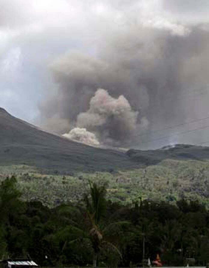 Volc n de  Indonesia  registra su erupci n m s fuerte 