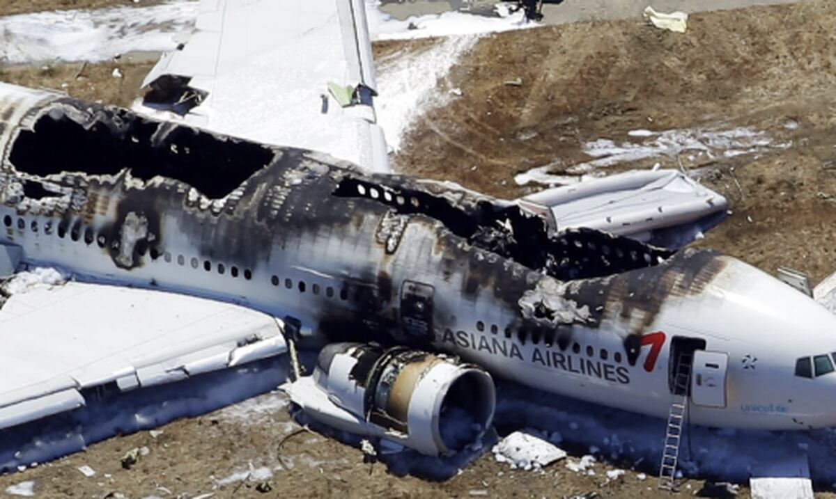 Contratan abogados los familiares de víctimas del avión accidentado en
