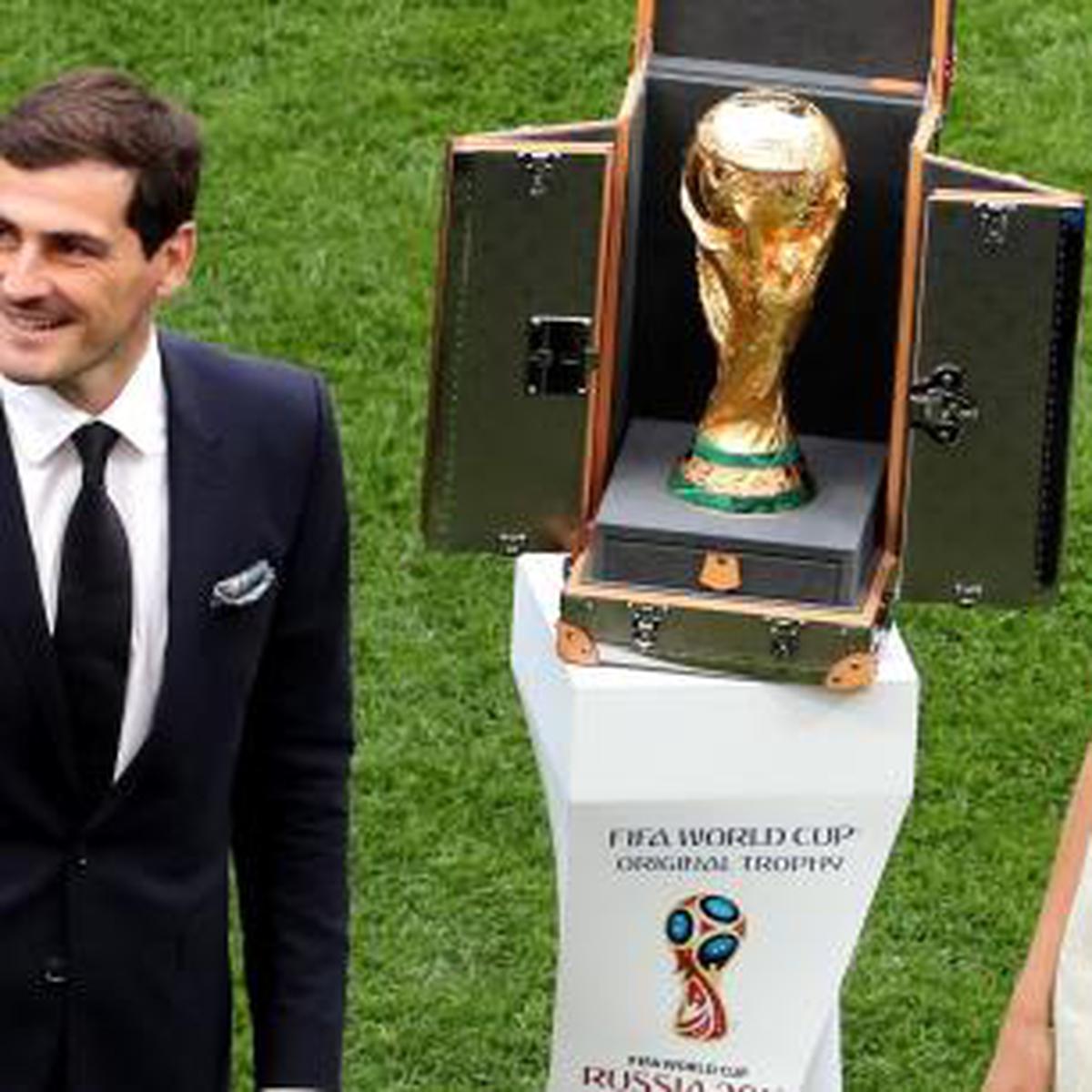 Quién es la modelo que presentó la Copa Mundial junto a Iker Casillas?