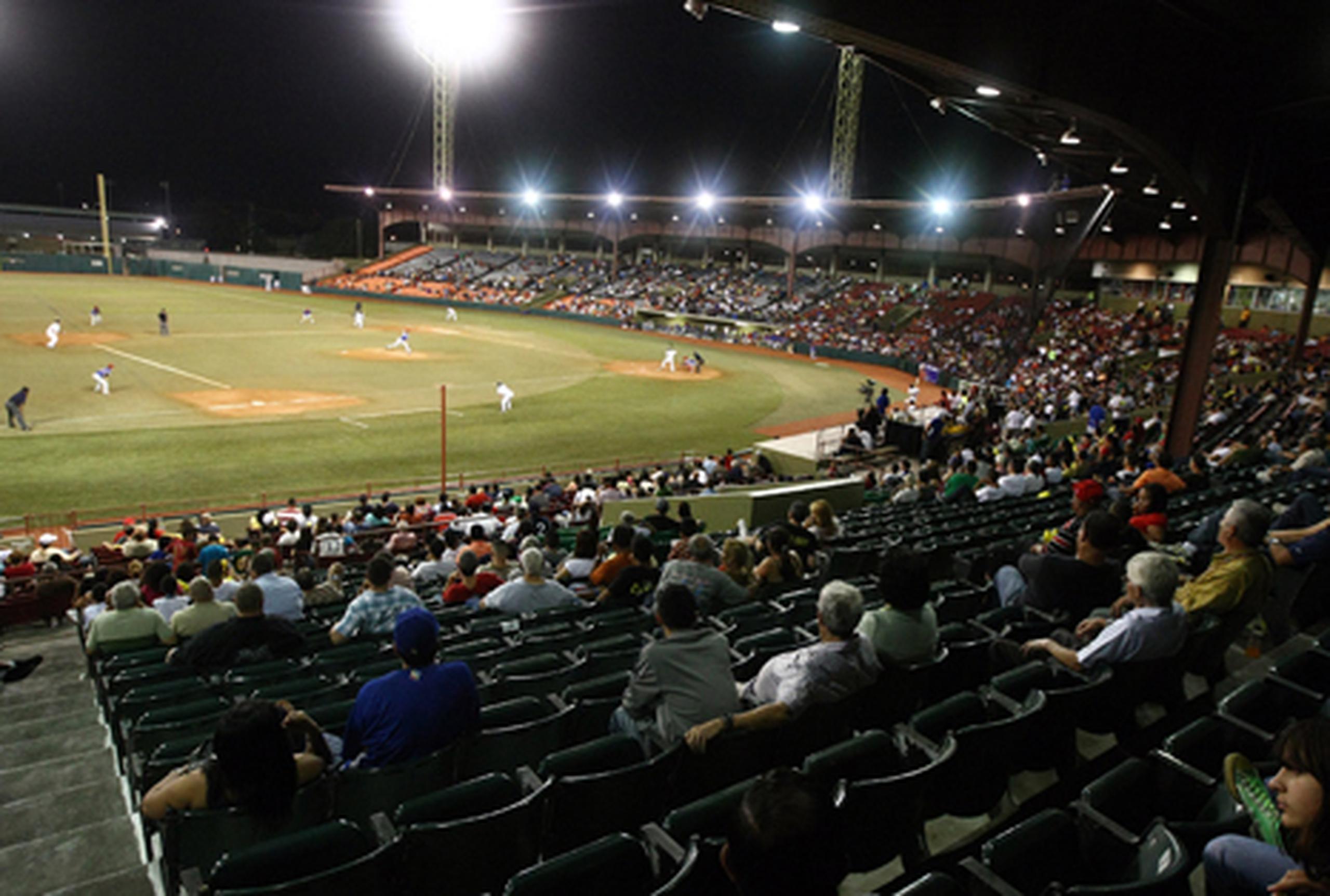 Los Leones estrenan el renovado estadio Francisco Paquito