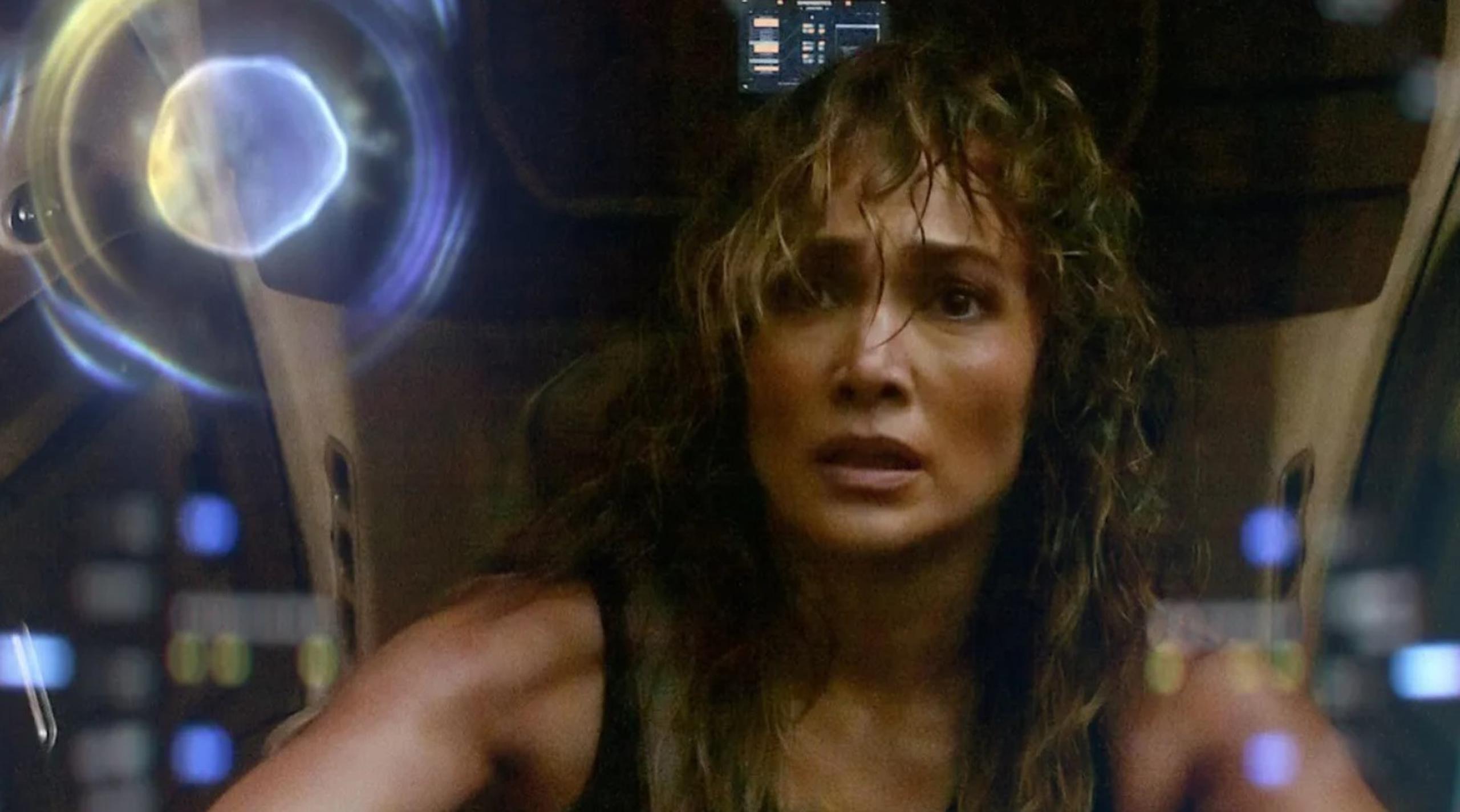 Jennifer López se enfrenta a una poderosa inteligencia artificial en "Atlas".