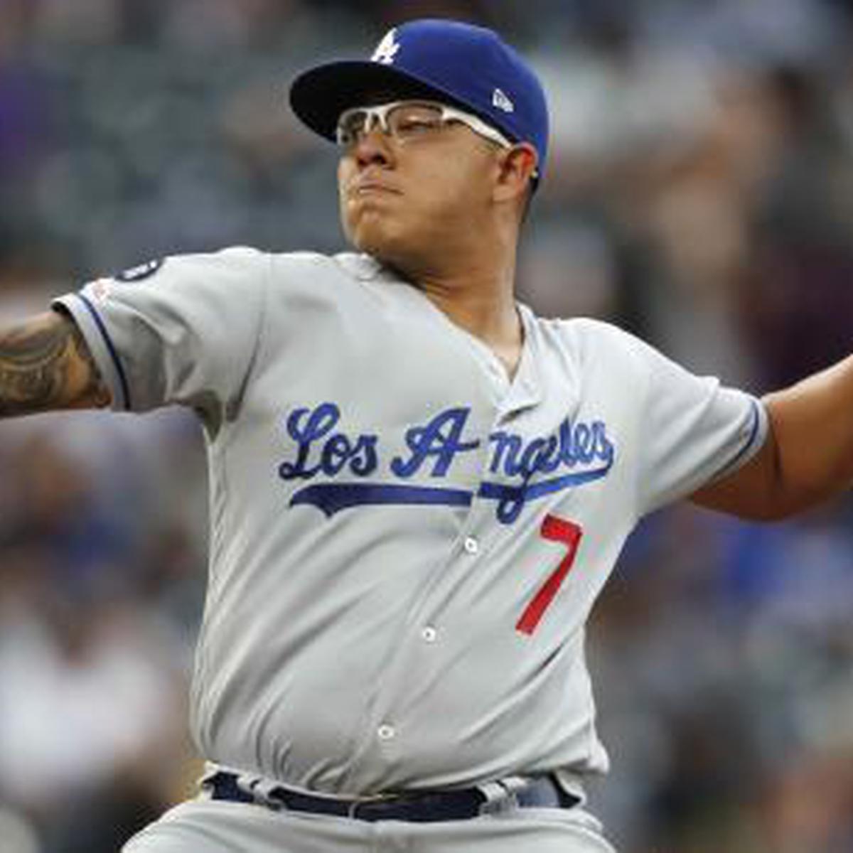 Fans de los Dodgers llaman violentador a Julio Urías en medio de