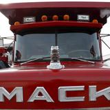 Empleados de Mack Trucks rechazan propuesta y se van a huelga