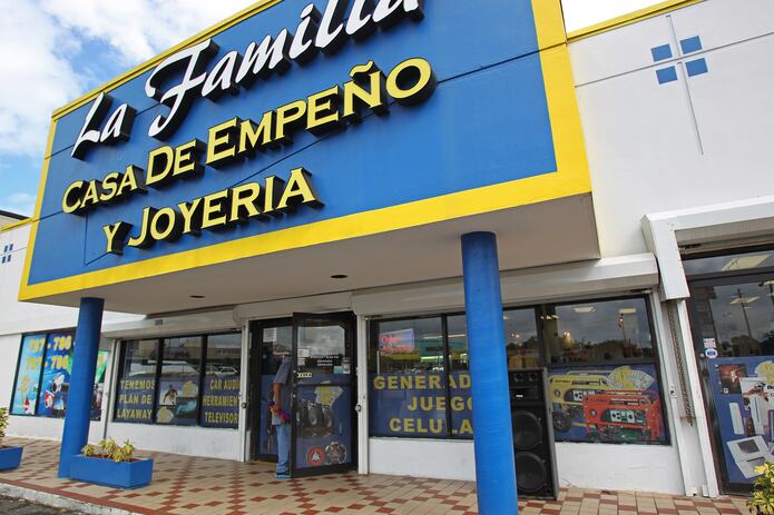 La Familia Casa de Empeño dice que abrió porque son una