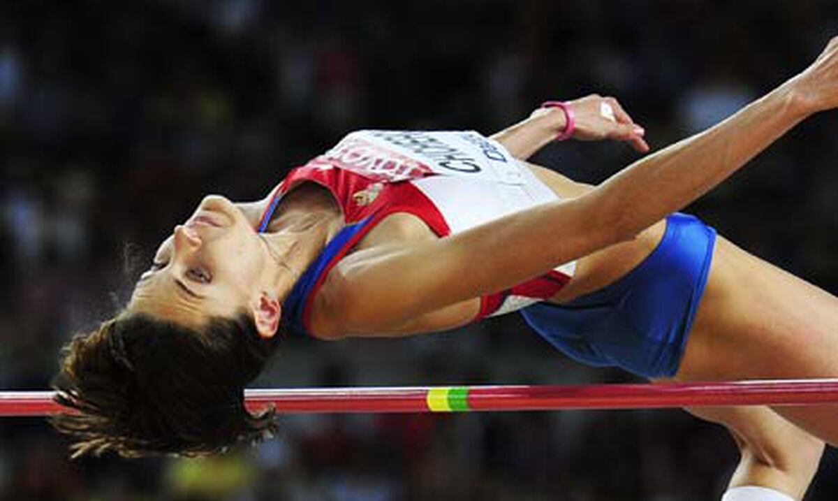 Rusa gana medalla de oro en el salto de altura en Mundial de atletismo