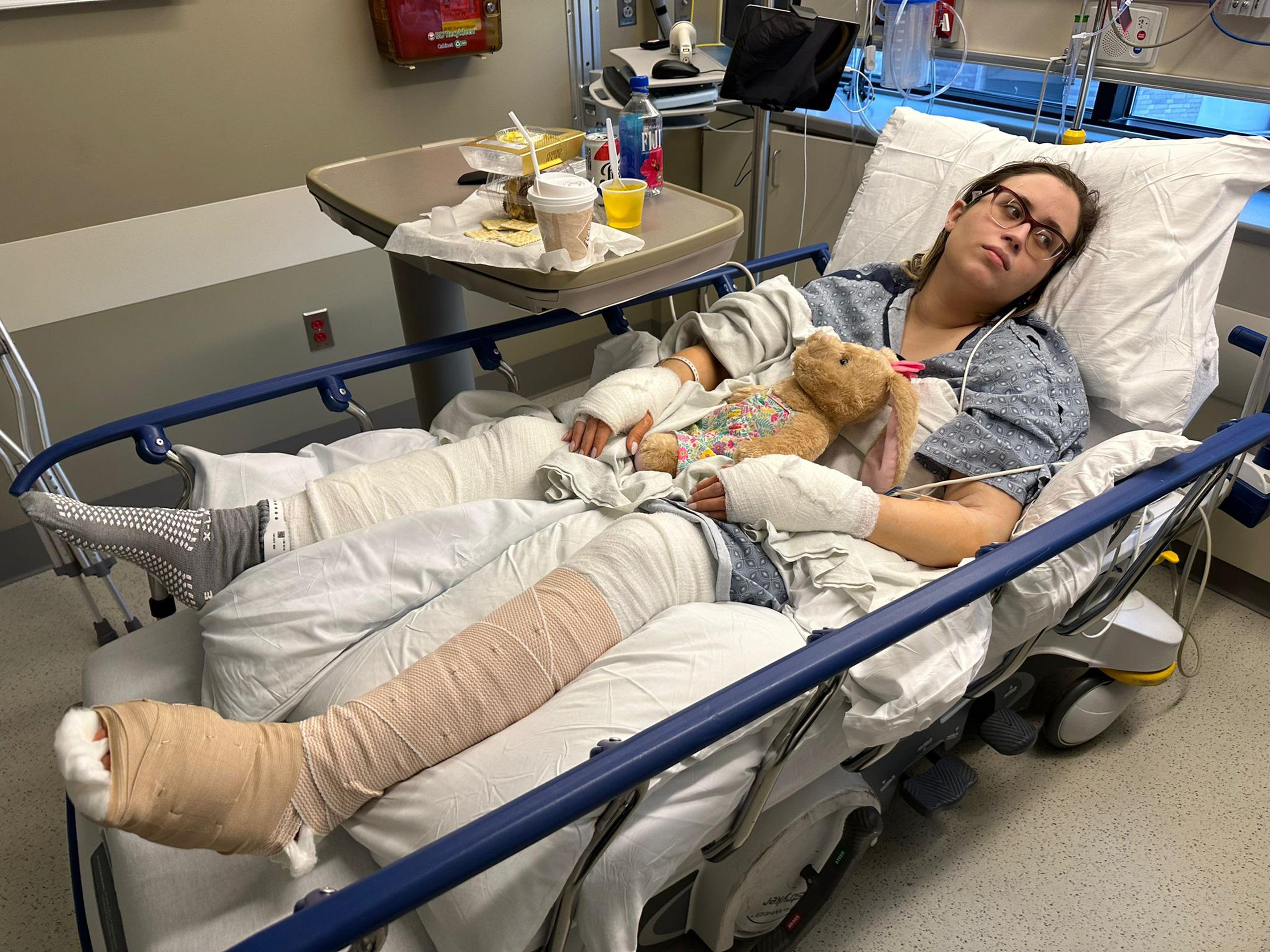 Tammy recientemente fue sometida a una operación en la pierna izquierda.