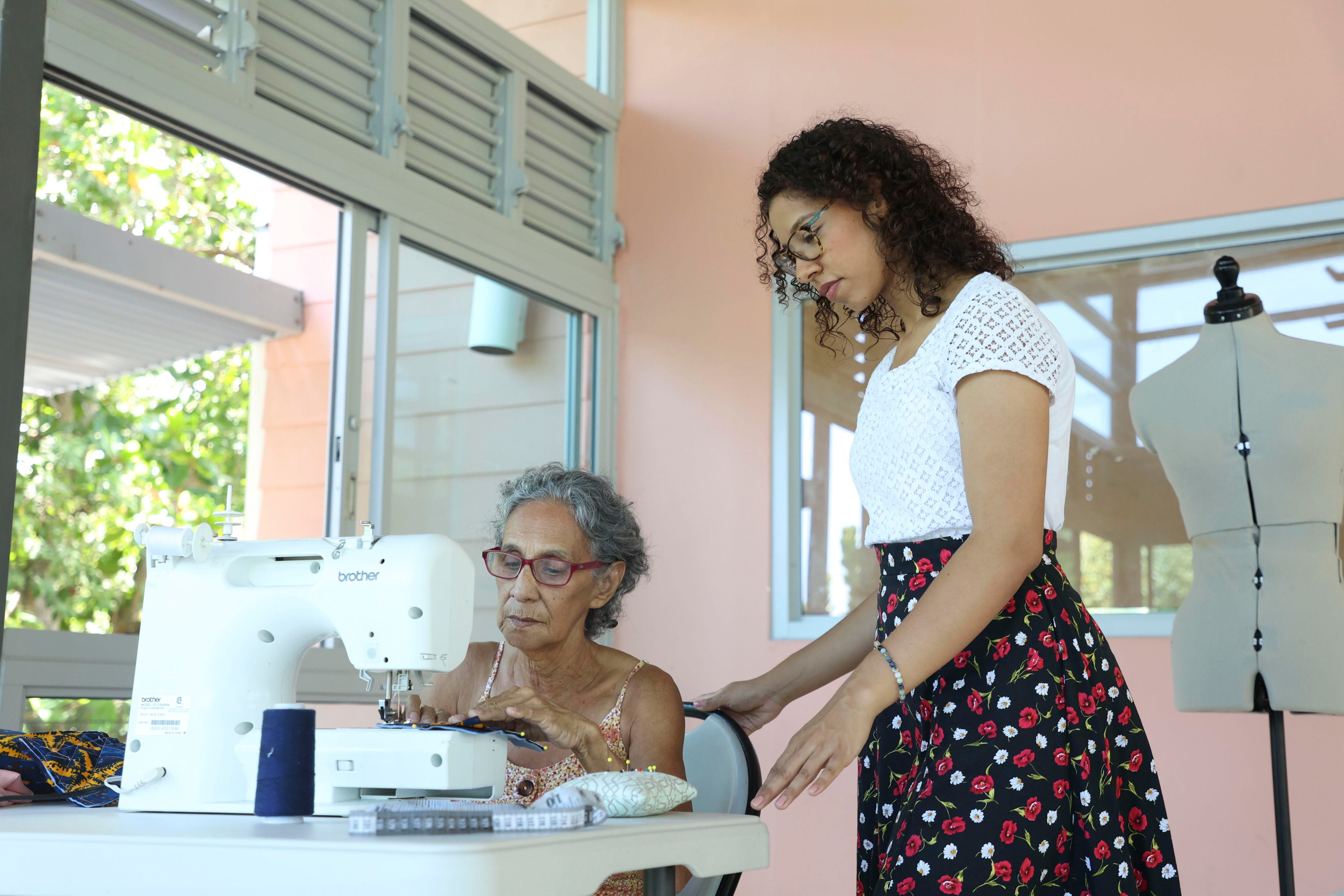 Diseñadora puertorriqueña da taller de costura online gratis – Orlando  Sentinel