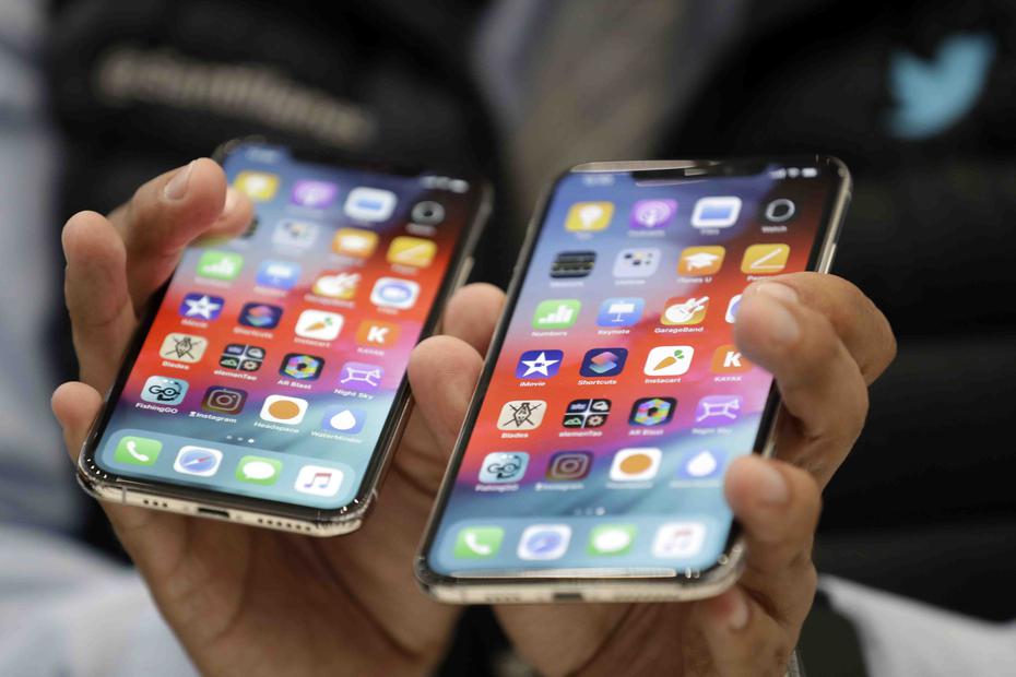 Francia le gana la batalla a Apple: los iPhone 12 franceses se venderán con  auriculares