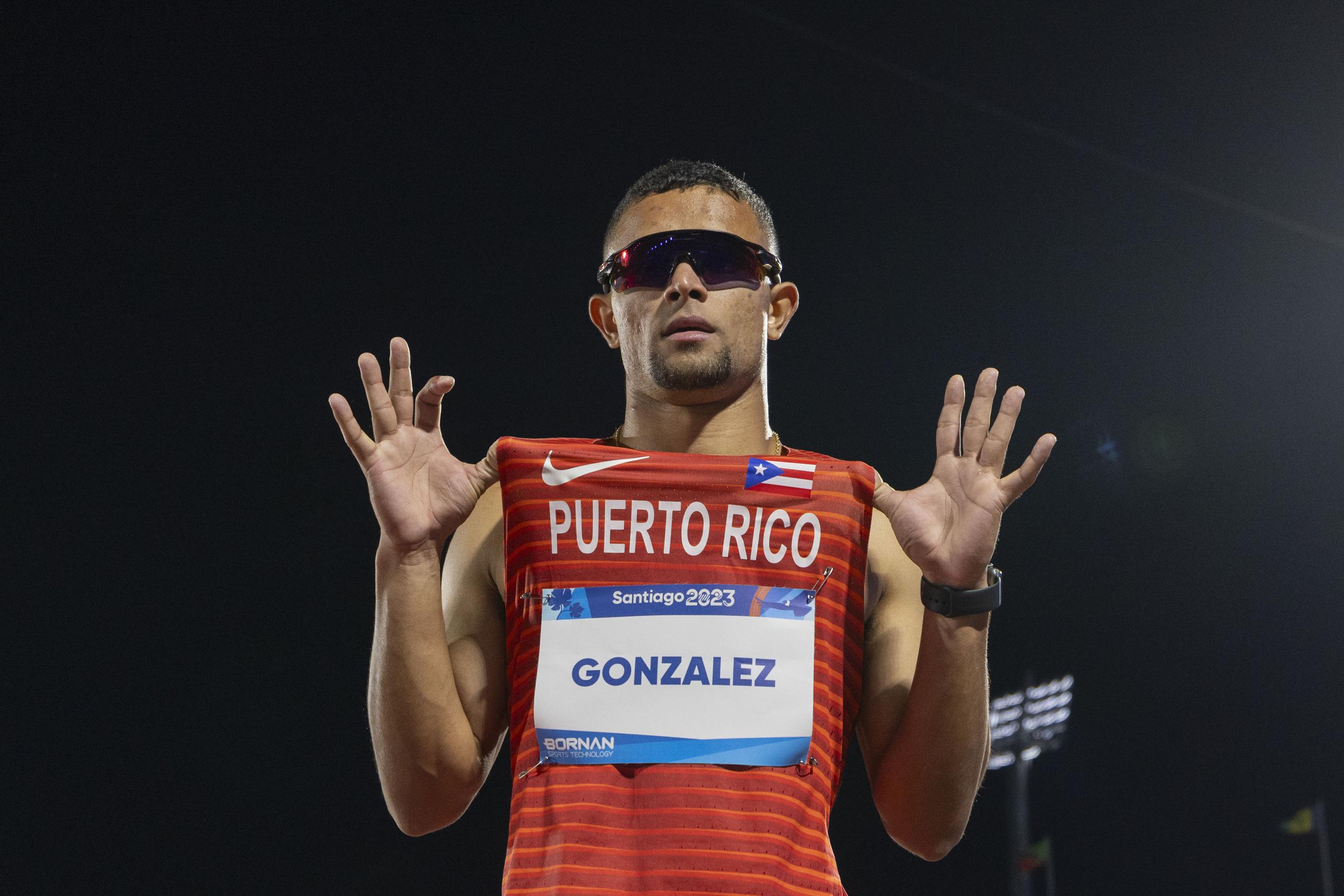 Diego González luego de culminar la final de los 100 metros lisos de los Juegos Panamericanos Santiago 2023.