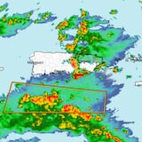 Se registran fuertes vientos y lluvias en varios municipios asociados a banda de Beryl