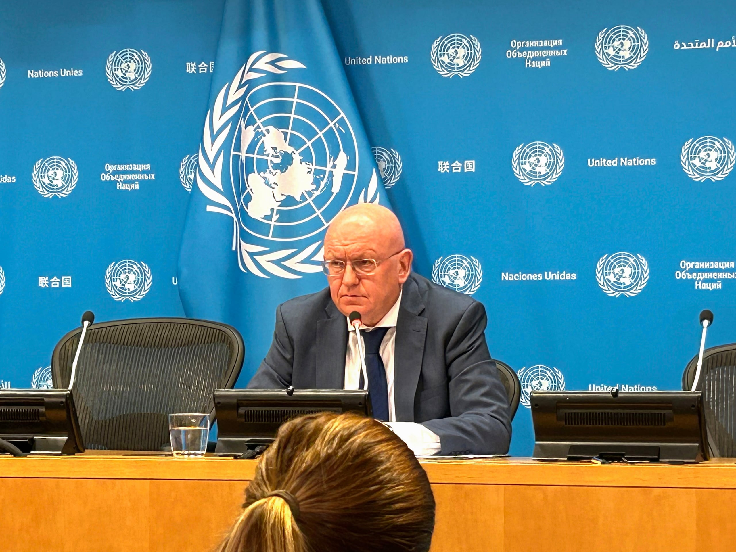 El embajador de Rusia ante la ONU, Vasili Nebenzia, habla durante una rueda de prensa este lunes en la sede del organismo internacional en Nueva York (Estados Unidos). EFE/ Javier Otazu
