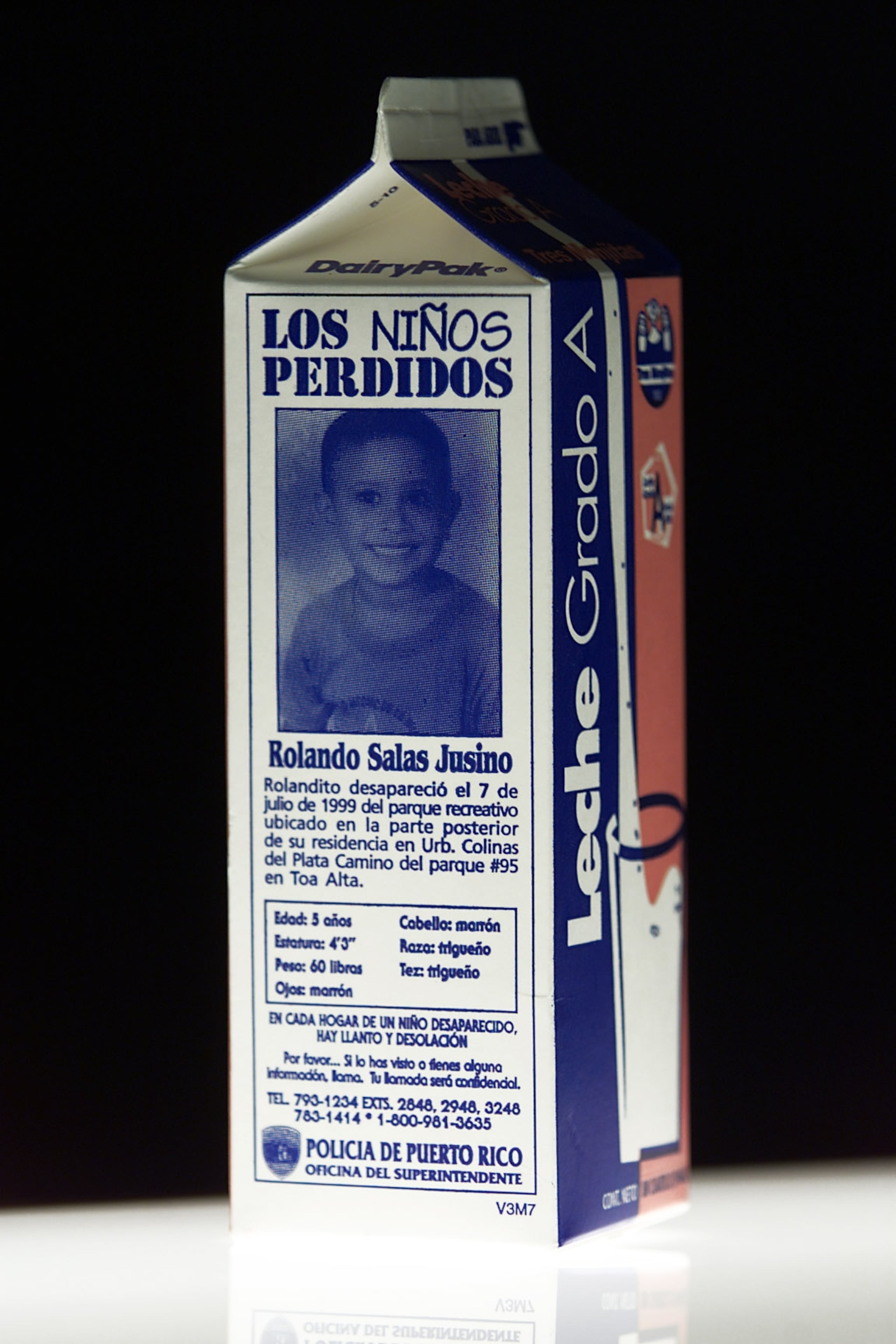 En un esfuerzo por hallarlo, en el año 2000 la imagen del niño se estampó en los litros de leche de la empresa Tres Monjitas.