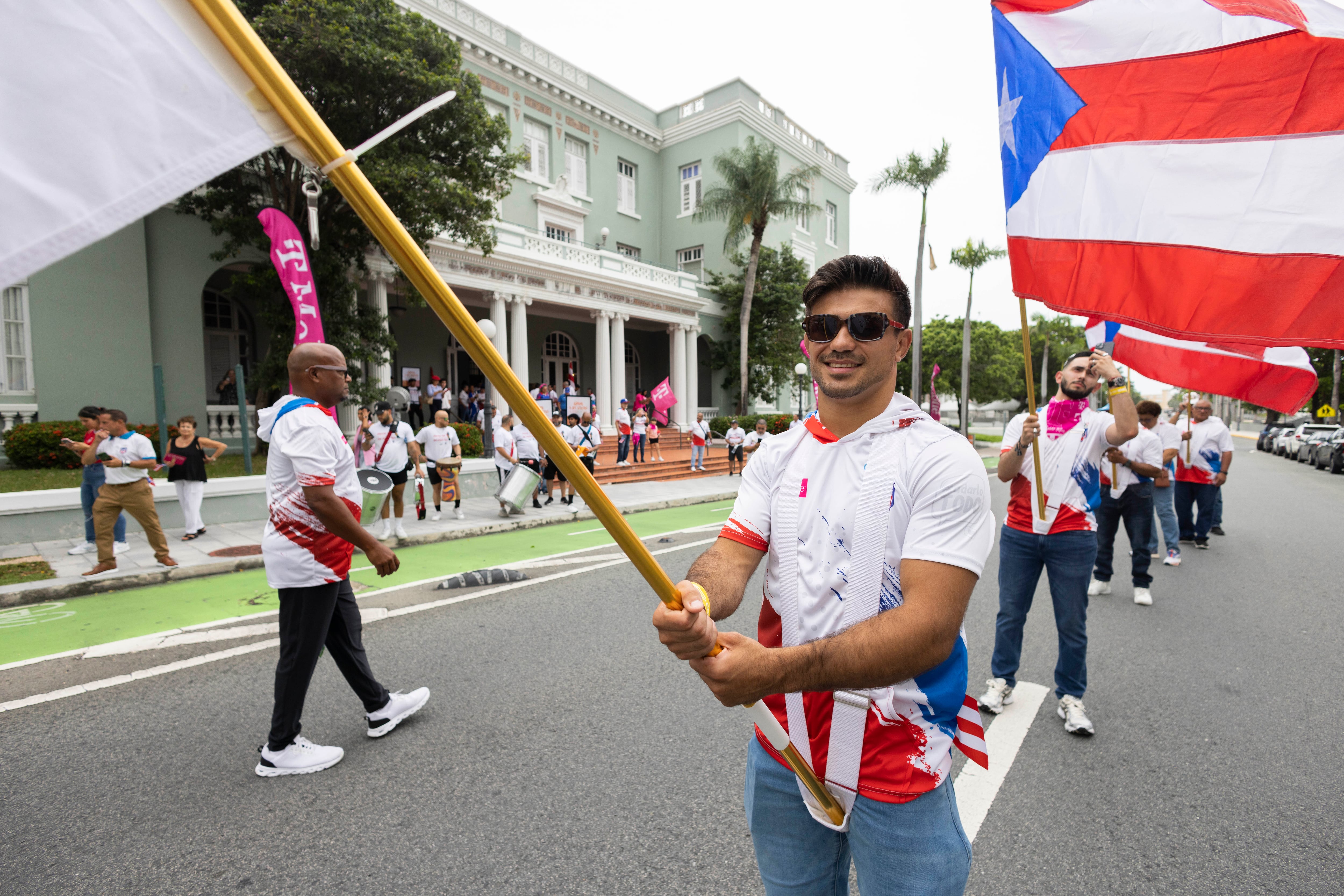 En manos de la delegación la bandera encomendada - Primera Hora