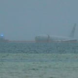 Recuperan datos de avión de la Marina que se salió de la pista y cayó al mar en Hawai