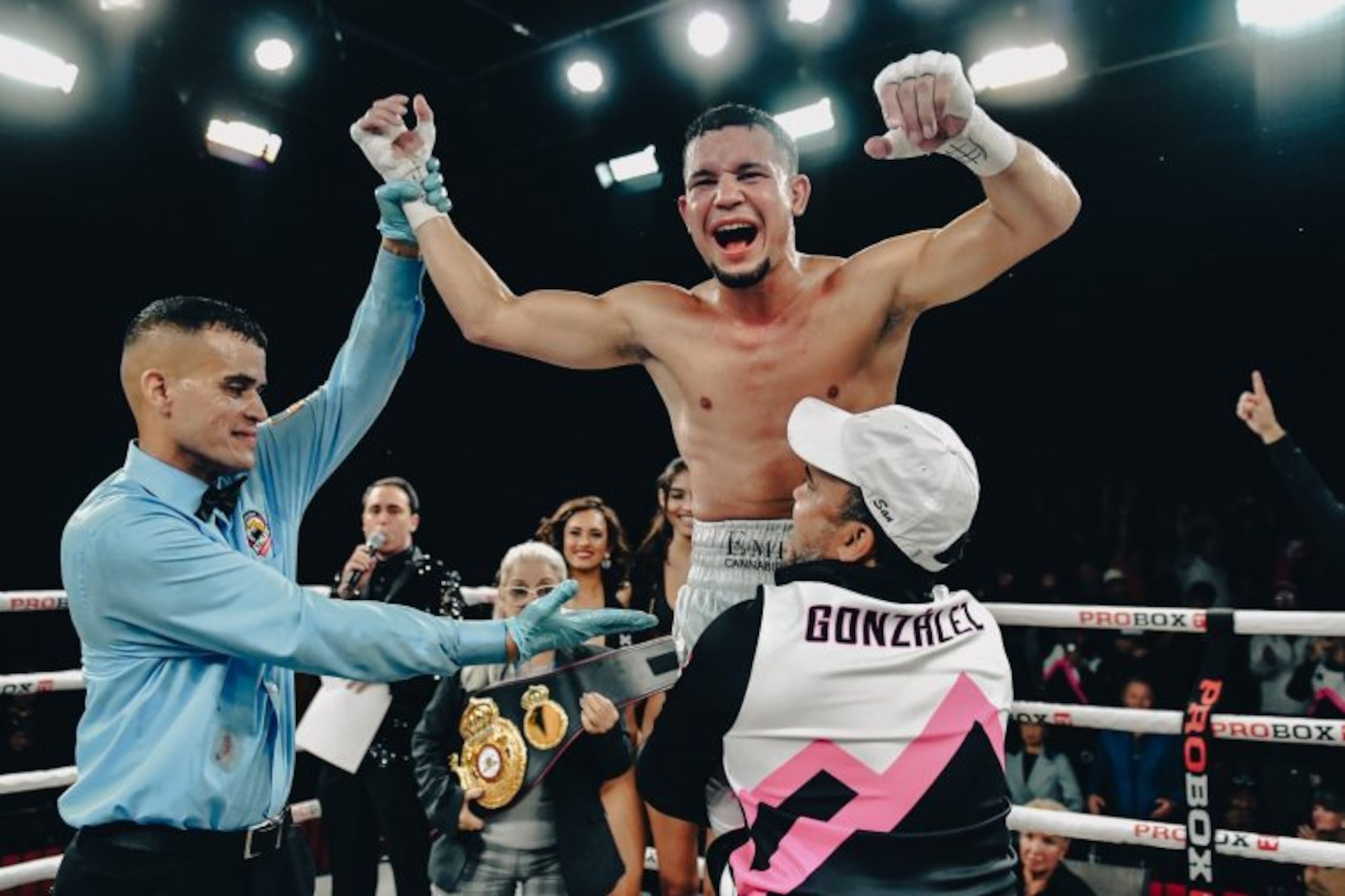 Orlando González conquistó el cinturón Continental de América de la Asociación Mundial de Boxeo (AMB) en división súper pluma (130 libras).