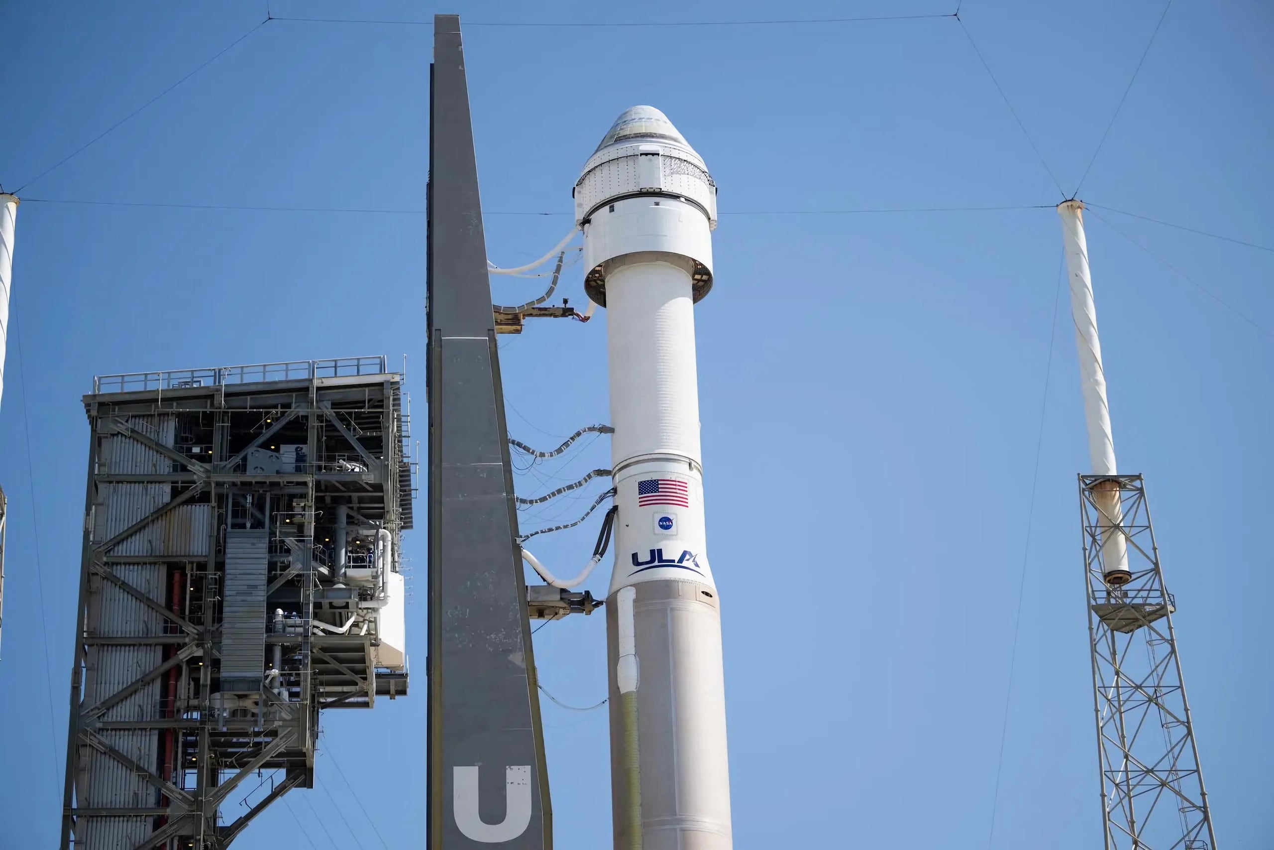 Fotografía cedida por la NASA donde se muestra el cohete Atlas V de United Launch Alliance con la nave espacial CST-100 Starliner de Boeing a bordo.