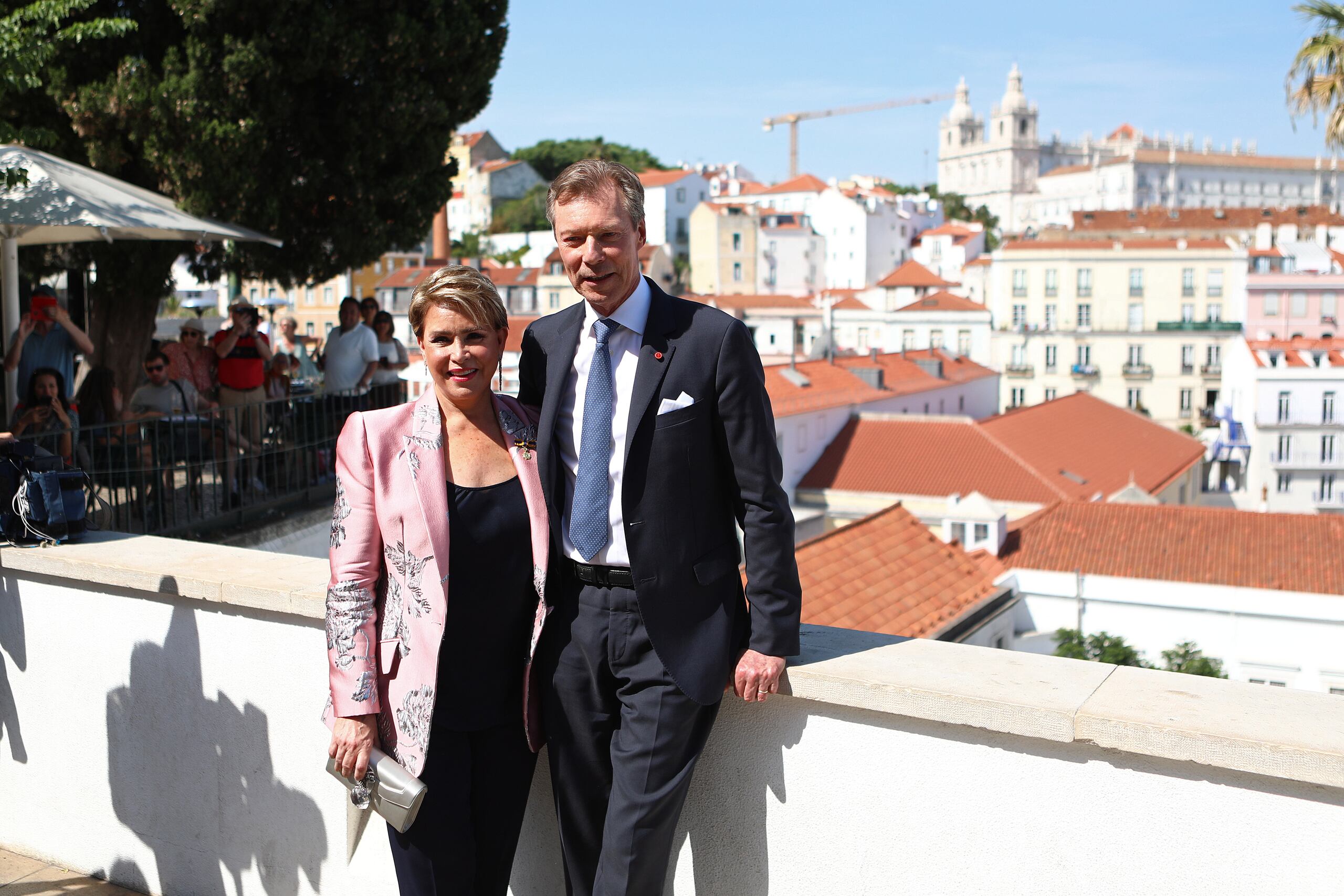 El gran duque Enrique de Luxemburgo y su mujer, María Teresa, en una foto de archivo en Lisboa (11/05/2022). EFE/EPA/ANTONIO PEDRO SANTOS
