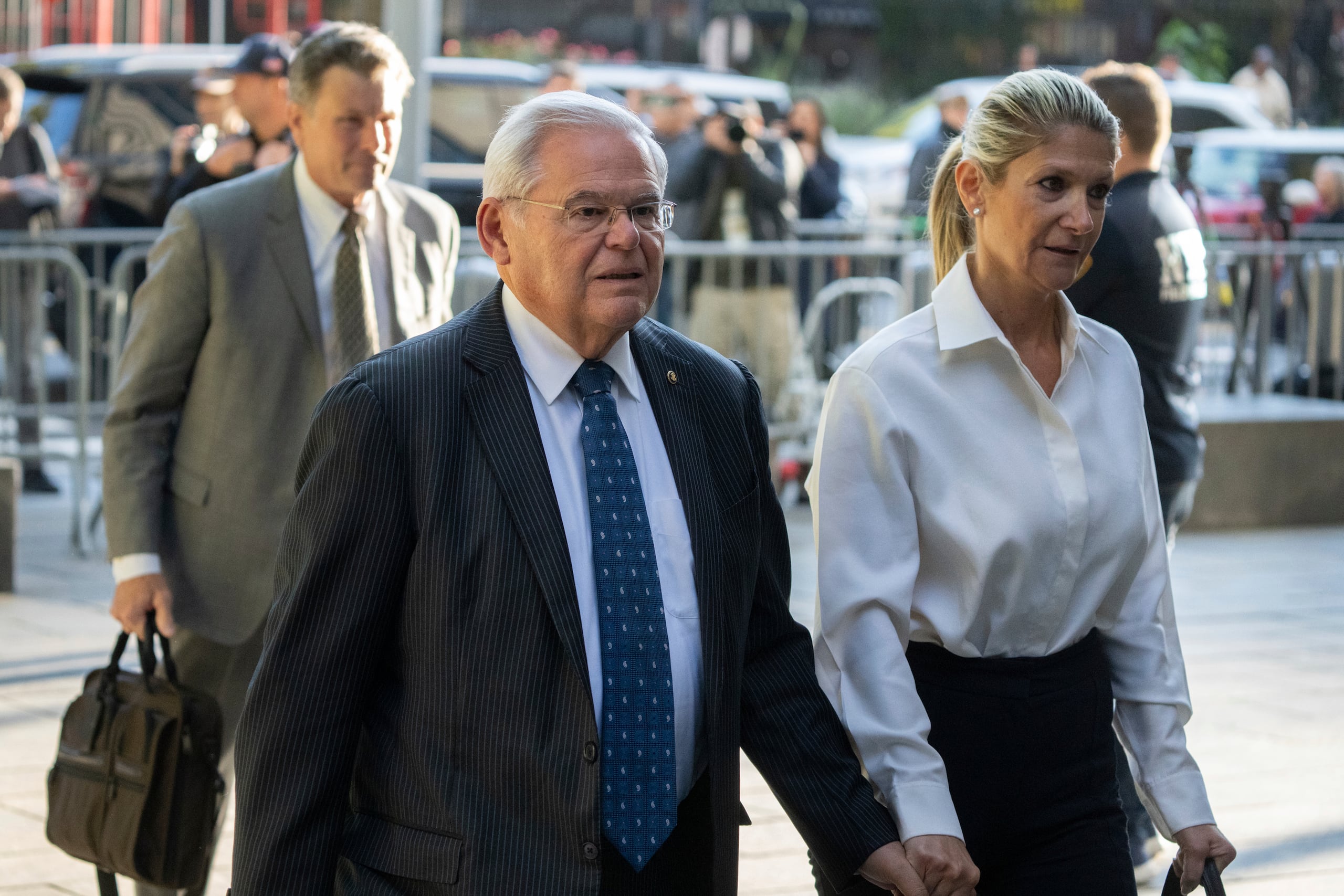 Bob Menéndez y su esposa Nadine en su llegada al Tribunal Federal de Nueva York el 27 de septiembre de 2023.