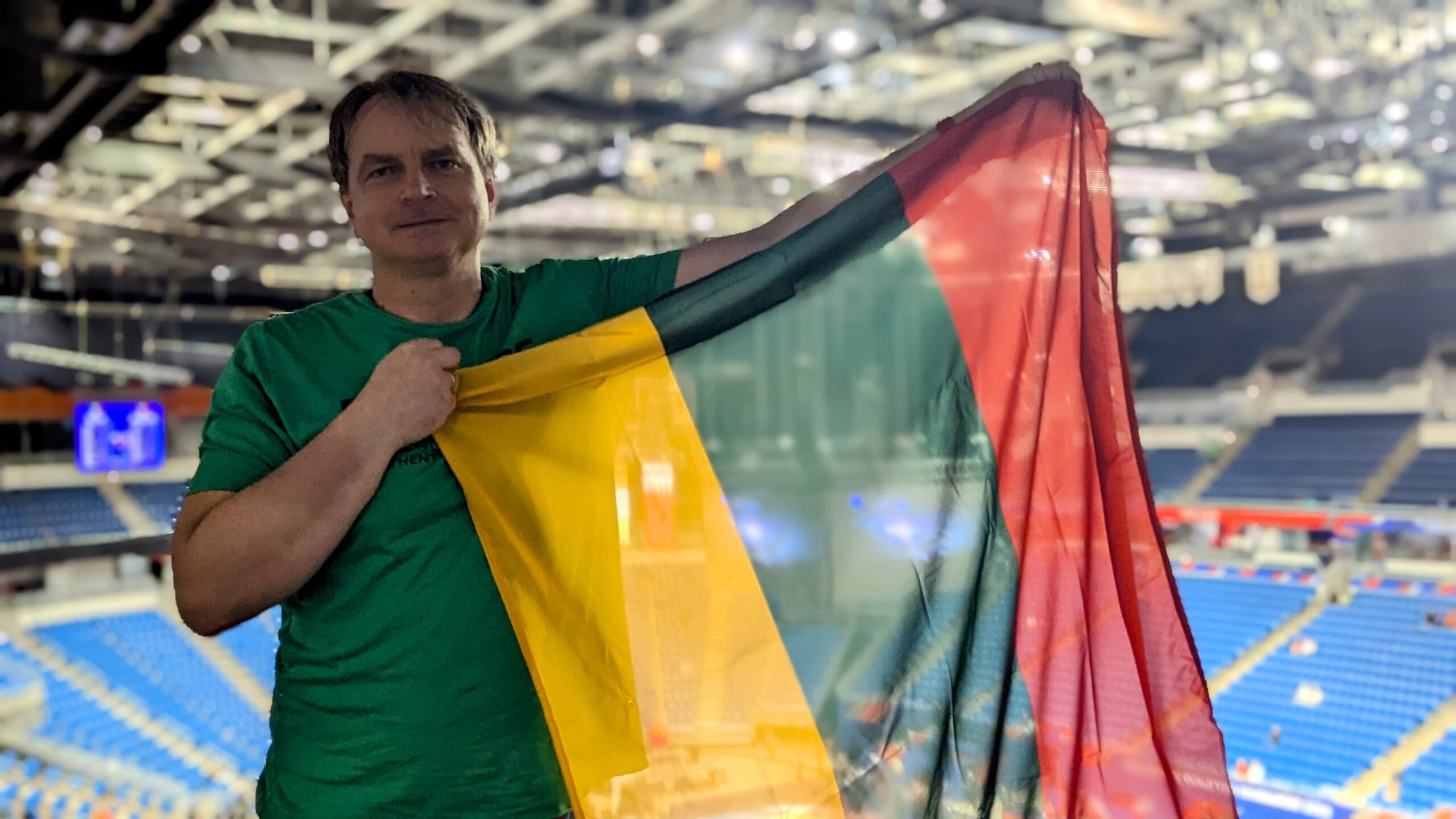 Kestutis Petrikonis aprovechó las vacaciones para viajar para apoyar al equipo de Lituania.