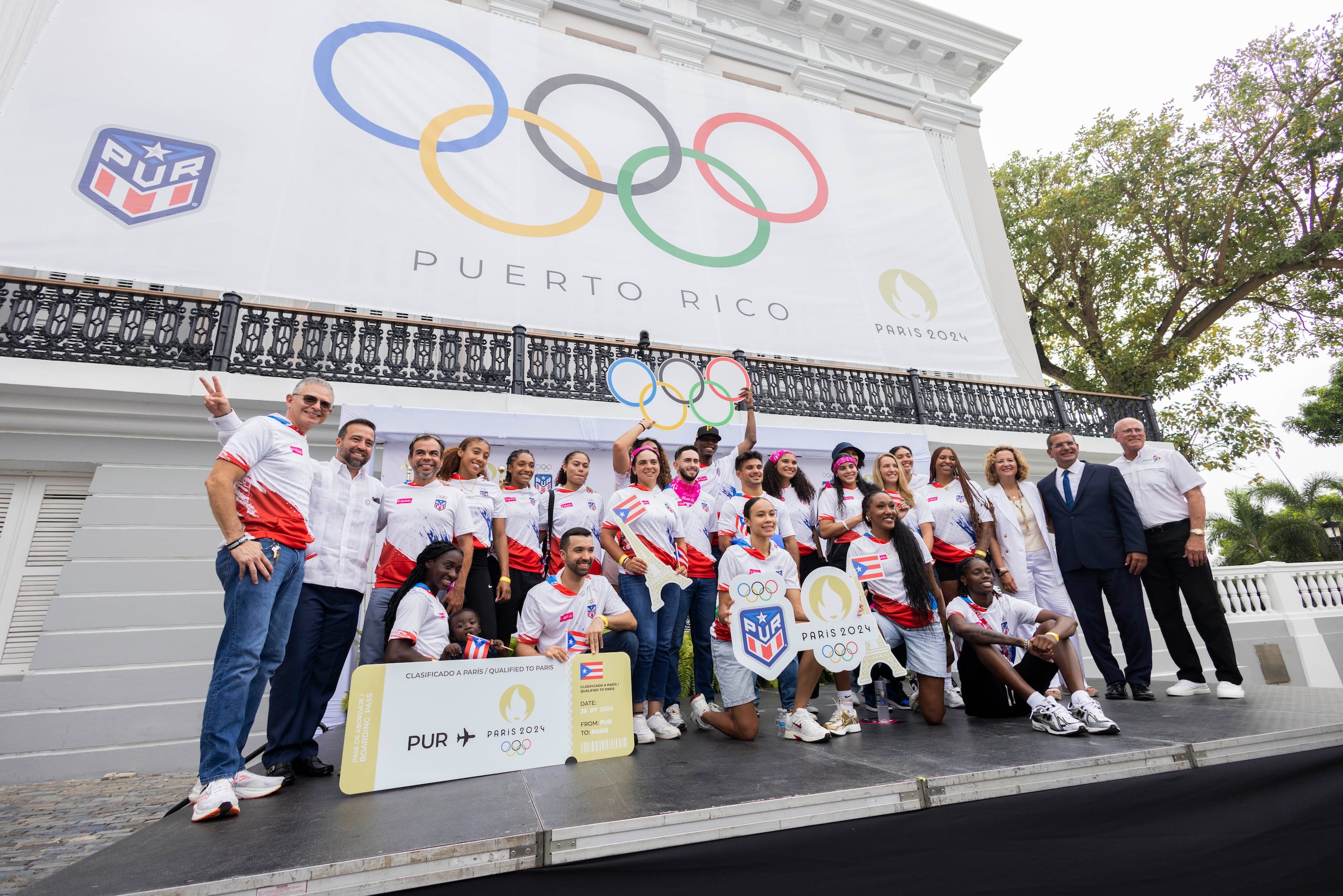 La delegación es la segunda que abandera Pedro Pierluisi para unos Juegos Olímpicos. También tuvo esa encomienda con la delegación que fue a Tokio 2020 en el verano del 2021.