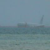 Enorme avión de la Armada de Estados Unidos cae al agua en Hawai