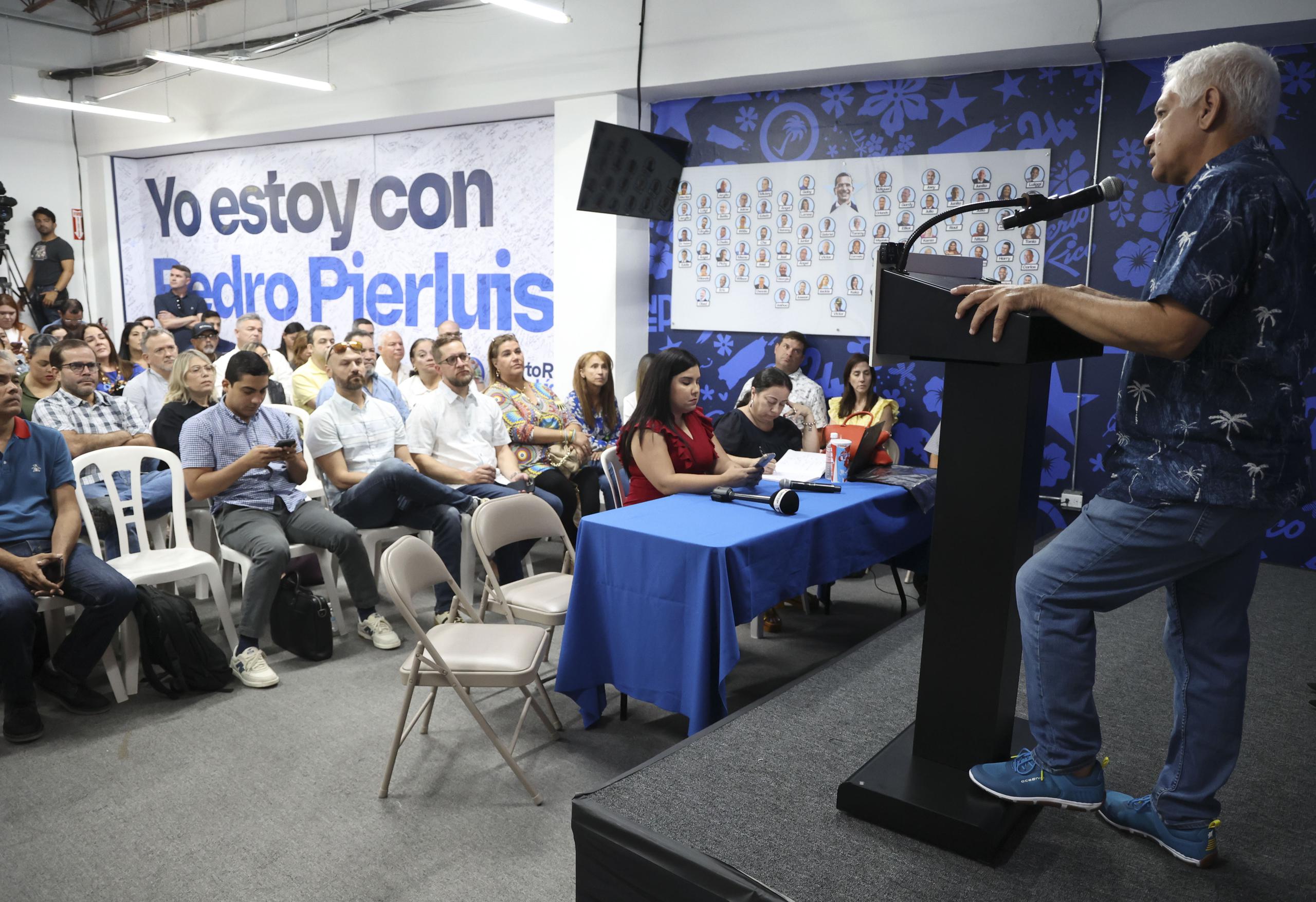 San Juan, Puerto Rico (Mayo 25, 2024)
El director de la campaña de Pedro Pierluisi, Edwin Mundo Ríos, presentó al equipo de abogados que fungirán como asesores en cada precinto durante las primarias del 2 de junio.