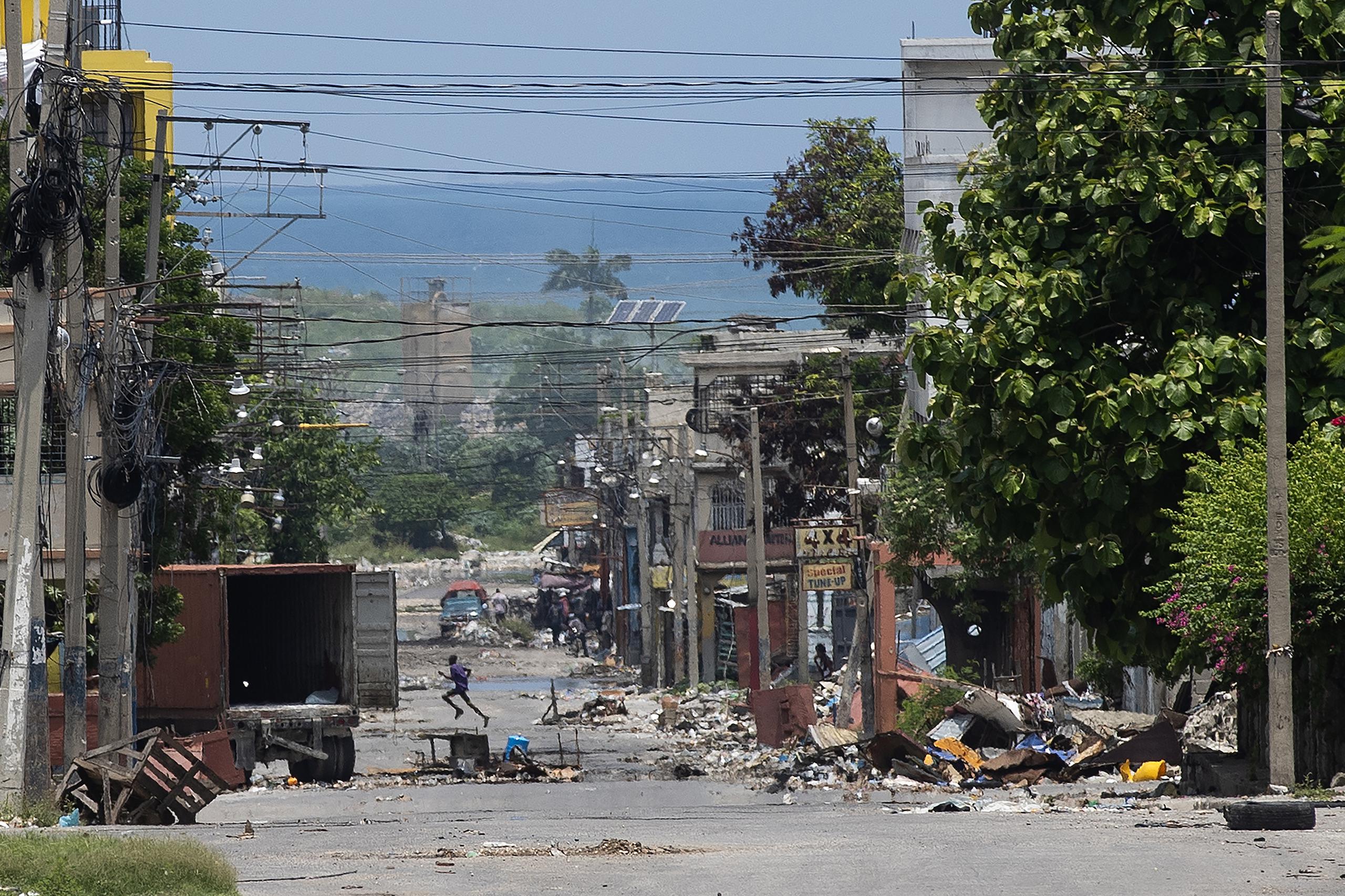 Tras una serie de manifestaciones callejeras y declaraciones en las redes sociales que demuestran su pánico, las bandas armadas buscan impedir que la fuerza multinacional encuentre acomodo en Haití.